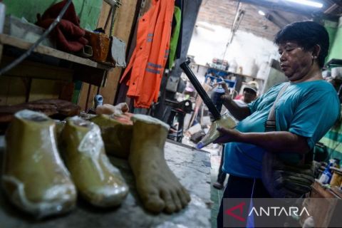 Kaki palsu berbahan resin fiber, solusi mobilitas bagi penyandang tunadaksa