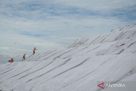 Cegah meluasnya pencemaran, TPA sistem open dumping di Jabodetabek diminta tutup tumpukan sampah