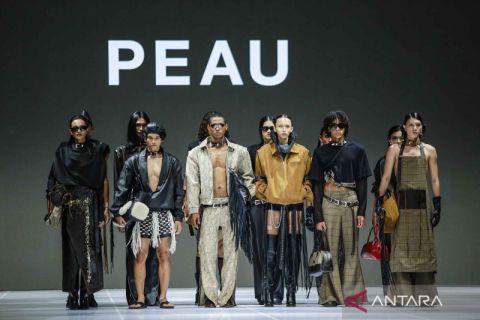 Peau tampil dengan rancangan busana bertema Fragment of Anomaly di JFW 2026