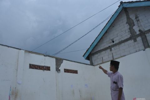 Atap asrama ponpes di Situbondo ambruk renggut nyawa seorang santriwati