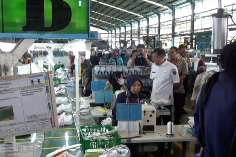 Pemkab Ngawi bermitra dengan pabrik untuk pelatihan dan magang kerja