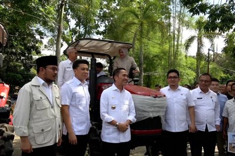 Kementan beri bantuan alsintan hingga saprodi ke petani di Palembang