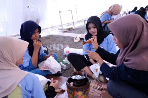 Lomba membatik, jadi ajang untuk mengenalkan batik ke generasi muda