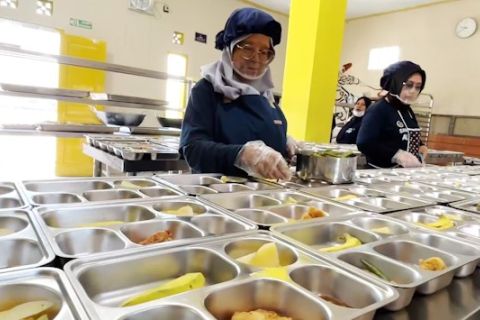 Harga ayam naik imbas program MBG, picu inflasi Jabar September 2025