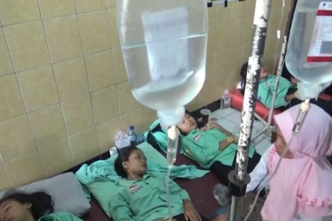 Siswa SMK Negeri 1 Sine penuhi Puskesmas, diduga keracunan MBG