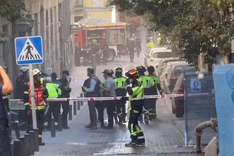 Sebuah bangunan di Madrid ambruk, tim penyelamat cari korban hilang