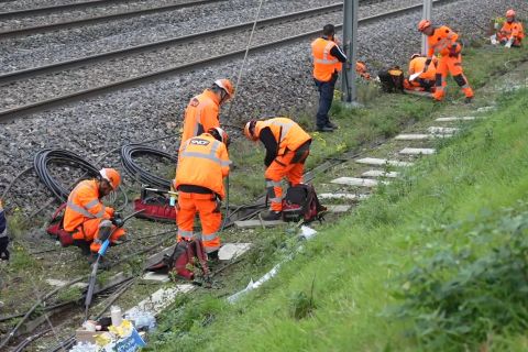 Vandalisme sebabkan pembatalan layanan kereta cepat di Prancis