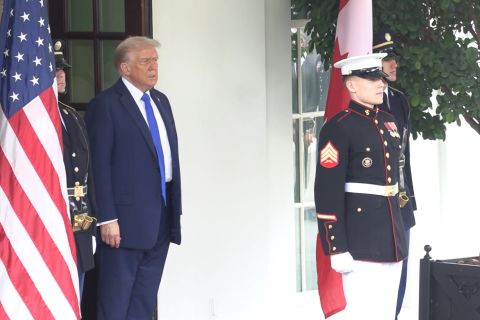 Trump sebut sebagian pegawai federal tak akan terima gaji kembali