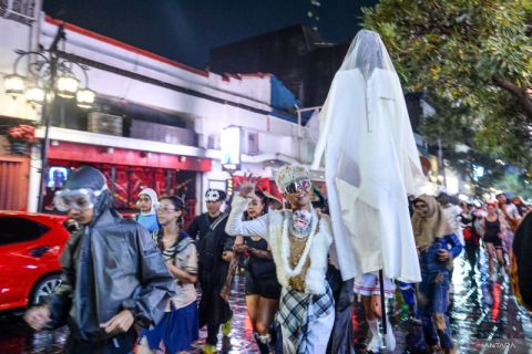 Hantu-hantuan olahraga malam rayakan Halloween di Bandung