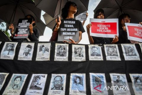 Aksi Kamisan ke-885 menolak usulan gelar pahlawan nasional untuk Soeharto