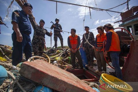 Menangkap ikan secara ilegal, kapal berbendera Vietnam ditangkap di Laut Natuna Utara