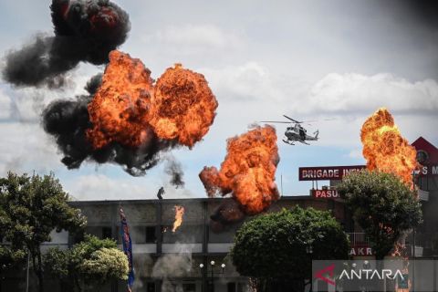 Melihat atraksi puncak HUT ke-80 Korps Marinir