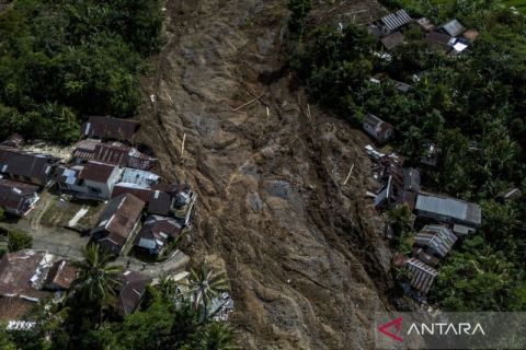 Bencana tanah longsor  Banjarnegara, 27 warga masih dalam pencarian