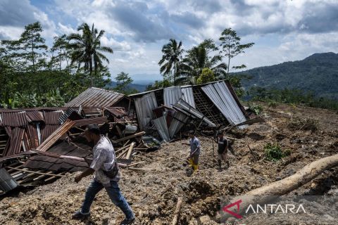 Tanah longsor di Banjarnegara, 48 rumah hilang dan 26 warga masih dalam pencarian