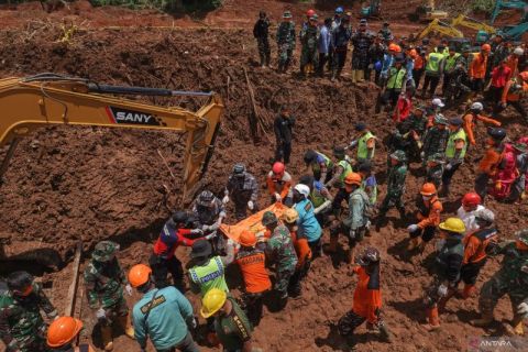 Tim SAR gabungan temukan korban ke-19 dan 20 bencana tanah longsor Majenang