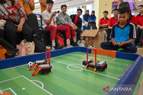 Ratusan pelajar mengikuti Festival Robotika di Palu