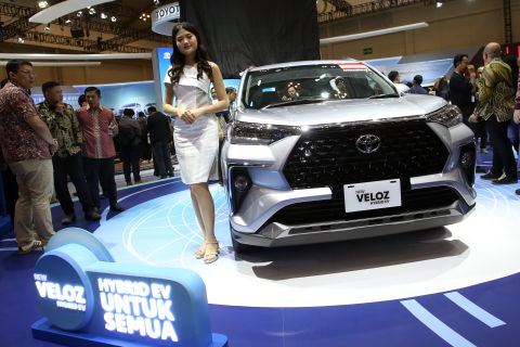 Veloz Hybrid EV produksi dalam negeri diluncurkan