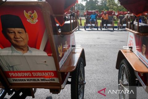 Presiden Prabowo beri bantuan 100 betrik untuk pengemudi becak lansia di Jombang