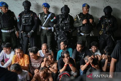 Operasi BNN di Kampung Berlan: 23 tersangka diamankan dalam penggerebekan narkoba