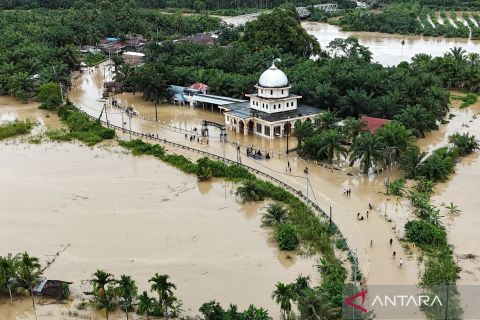 Banjir landa 16 kota/kabupaten di Aceh, ratusan ribu warga terdampak