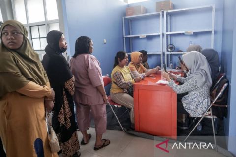 13.394 keluarga di Solo mulai cairkan BLTS Kesra Rp900 ribu di Kantor Pos