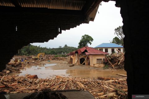 Banjir bandang terjang Tapanuli Selatan