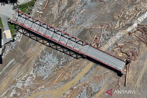 Dampak  banjir bandan, jembatan Beutong Ateuh Nagan Raya Putus