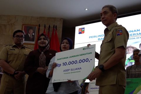22.474 Pekerja rentan di Bogor terima manfaat jaminan sosial