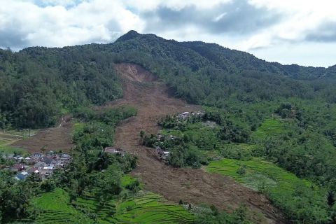 Begini kondisi usai tanah longsor di Banjarnegara dilihat dari udara