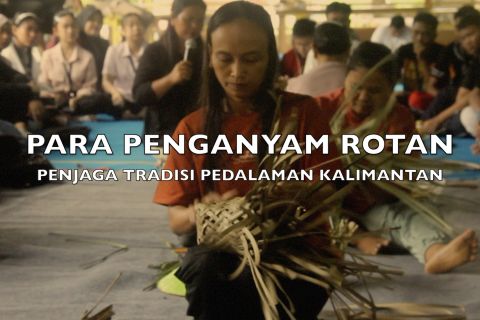 Para penganyam rotan penjaga tradisi pedalaman Kalimantan