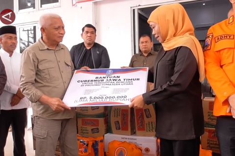 Pemprov Jatim serahkan bantuan logistik Rp5 miliar ke Sumut