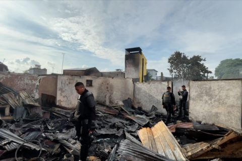 Bentrok kelompok di Makassar, aparat amankan belasan senjata tajam