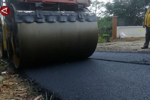 Bupati alihkan dana pembelian mobil dinas untuk bangun jalan