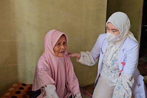 Dinkes Kota Lhokseumawe beri pelayanan kepada korban banjir