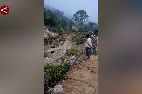 Empat daerah di Sumut diterjang banjir bandang dan tanah longsor