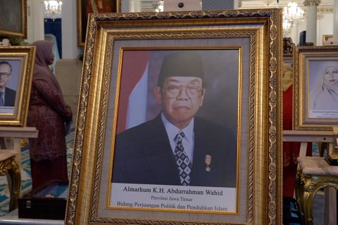 Gus Dur, Soeharto, hingga Marsinah resmi sandang gelar Pahlawan