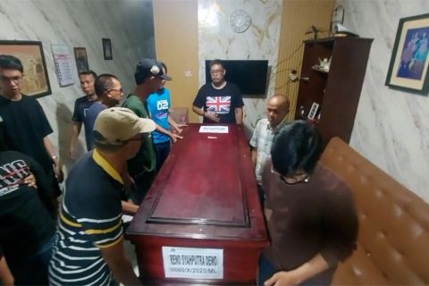 Jenazah Reno korban kerusuhan Kwitang tiba di Surabaya