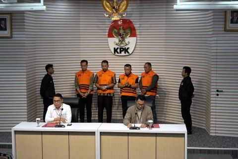 KPK tetapkan Bupati Ponorogo tersangka dugaan korupsi promosi jabatan