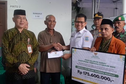 Pangkalpinang salurkan santunan dan sertifikat halal pada masyarakat