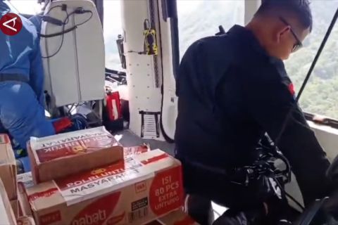 Polri kerahkan helikopter distribusi bantuan bencana banjir di Sumut