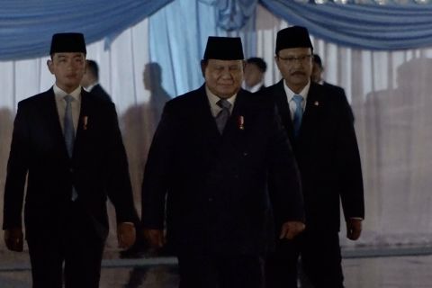 Prabowo pimpin upacara ziarah nasional hari pahlawan di TMP Kalibata