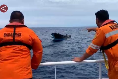 Basarnas dan polisi kerahkan pesawat cari korban hilang di Laut Banda