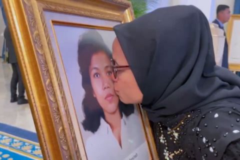 Tangis haru keluarga pecah usai Marsinah resmi dapat gelar Pahlawan