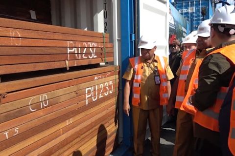 Papua ekspor 10 kontainer kayu olahan ke China