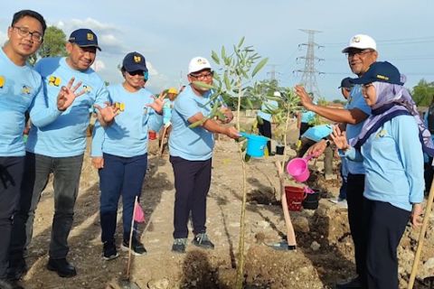 BBWSC3 tanam pohon dan bersihkan aliran Sungai Cibanten