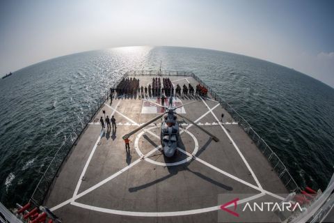 Apel kesiapan Satgas Penanggulangan Bencana TNI AL di KRI dr Soeharso-990