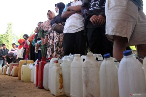 Antrean pembelian BBM di Tapanuli Tengah