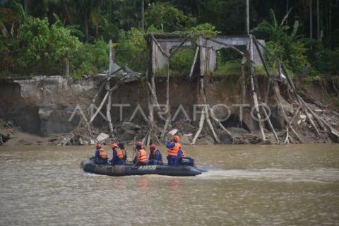 Pencarian korban hilang di hilir sungai Batang Anai