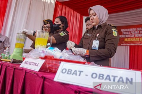 Kejari Batang musnahkan ribuan obat terlarang dan narkotika