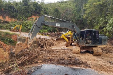 Satgas Yonzipur I/DD  buka akses 51 km di Tapteng pascabencana